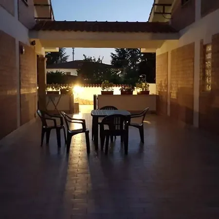 Lella Villa *